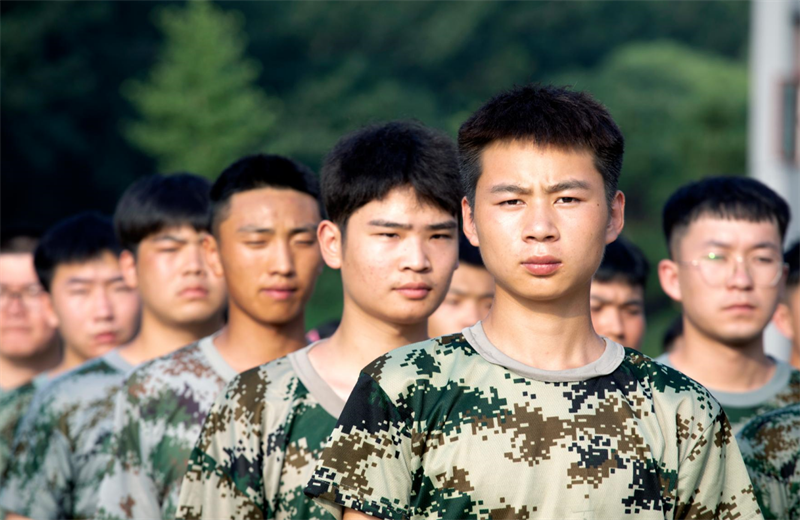 2021年7月6日，KY开元北京集团百名应届大学生褪下便服换上军装，在训练场上接受为期2天的军训，享受入职前的第一份美好记忆。